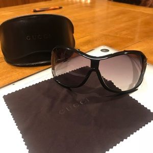 Black Gucci sunglasses